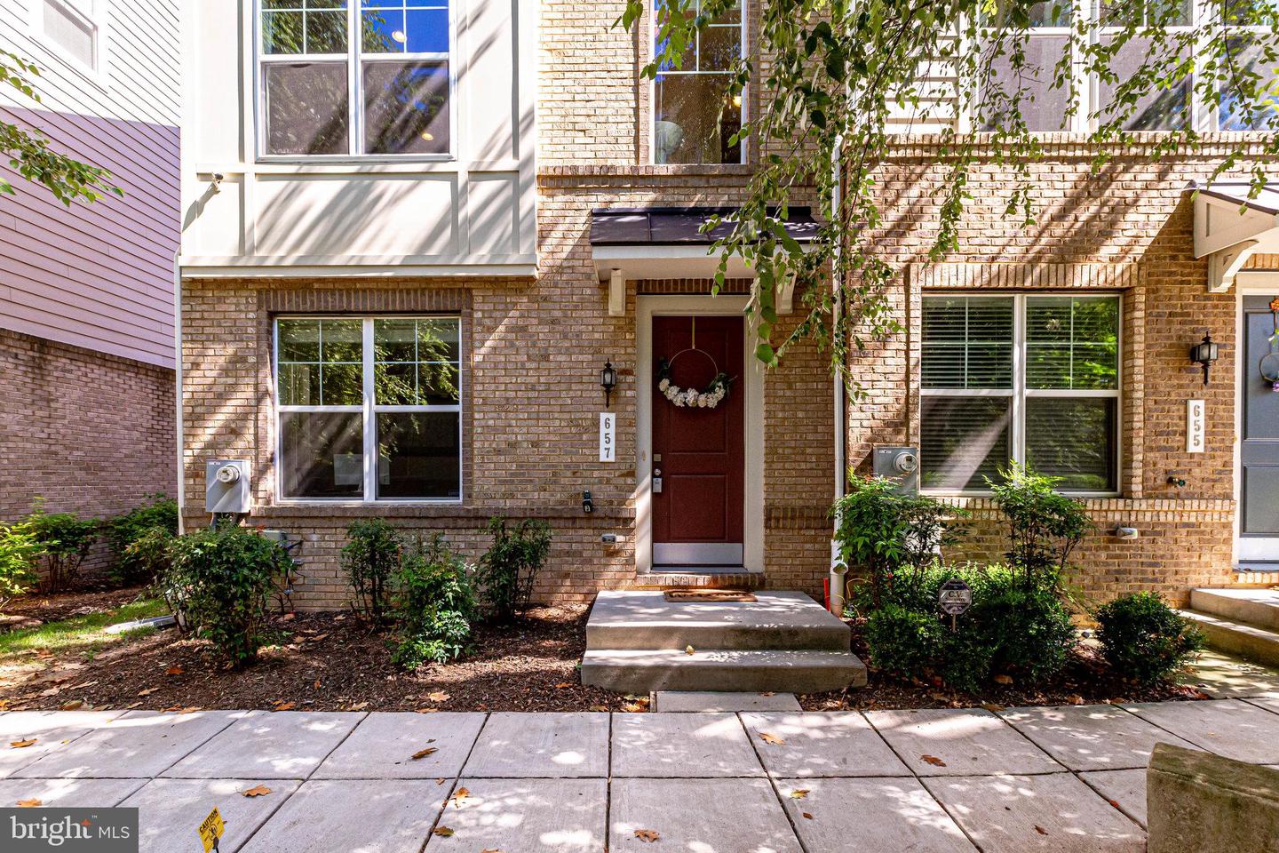 657 Anacostia Ave NE