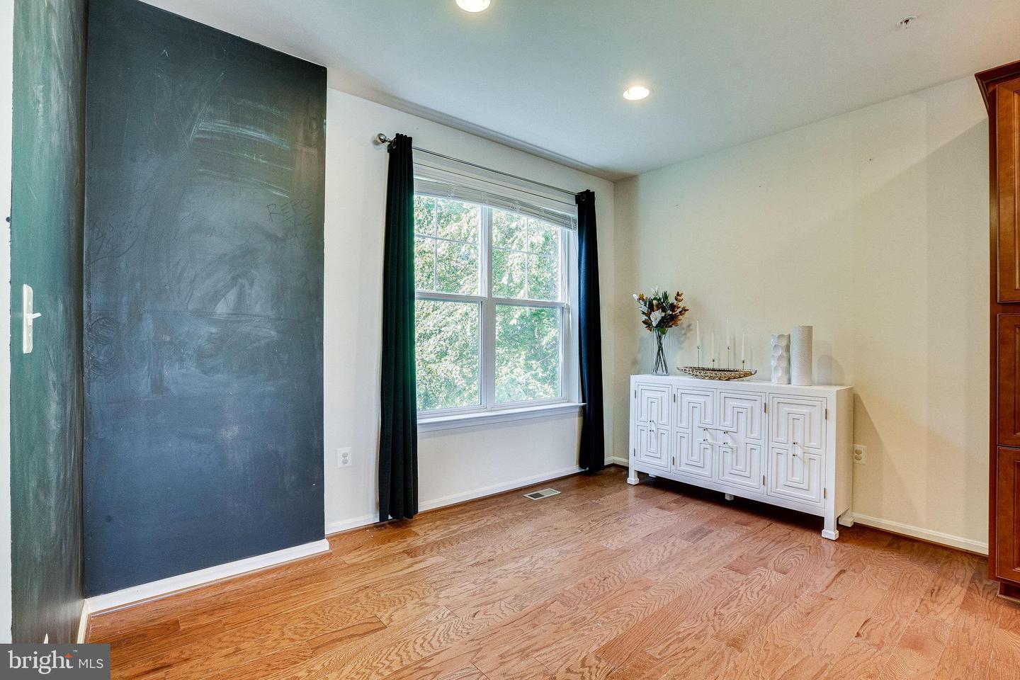 657 Anacostia Ave NE