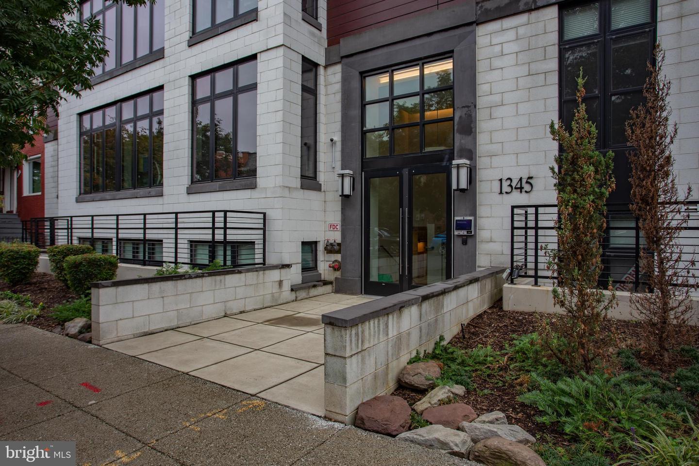 1345 K St SE #T05