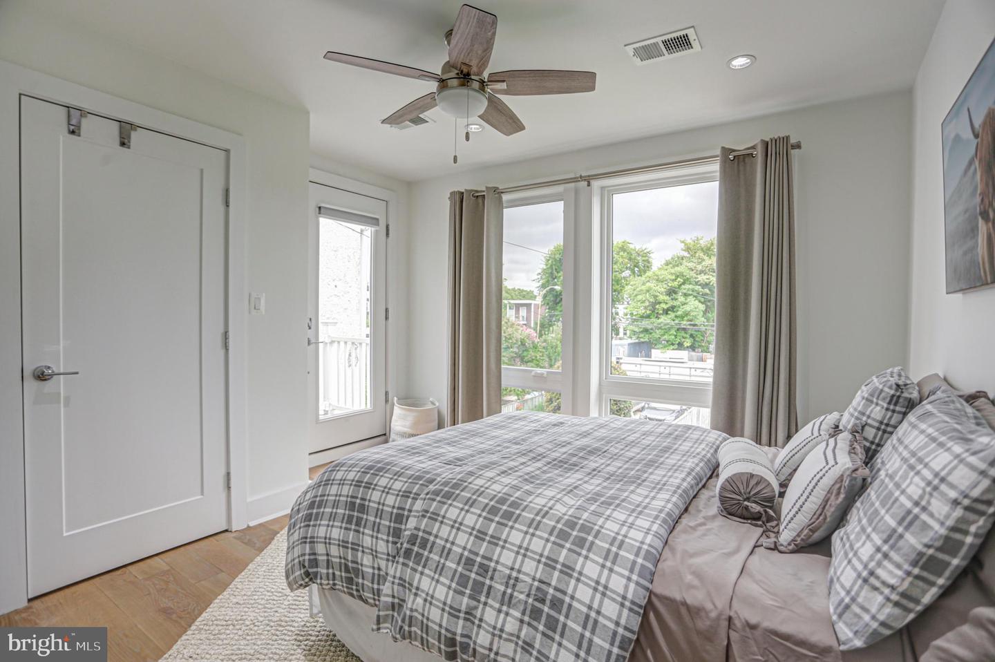 1728 Independence Ave SE