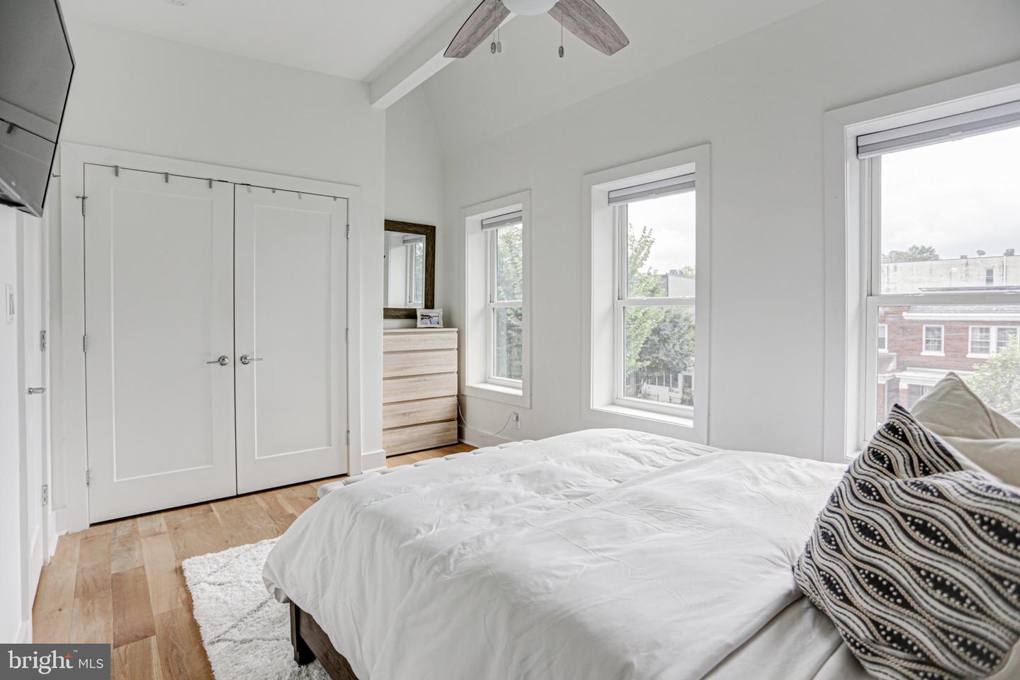 1728 Independence Ave SE