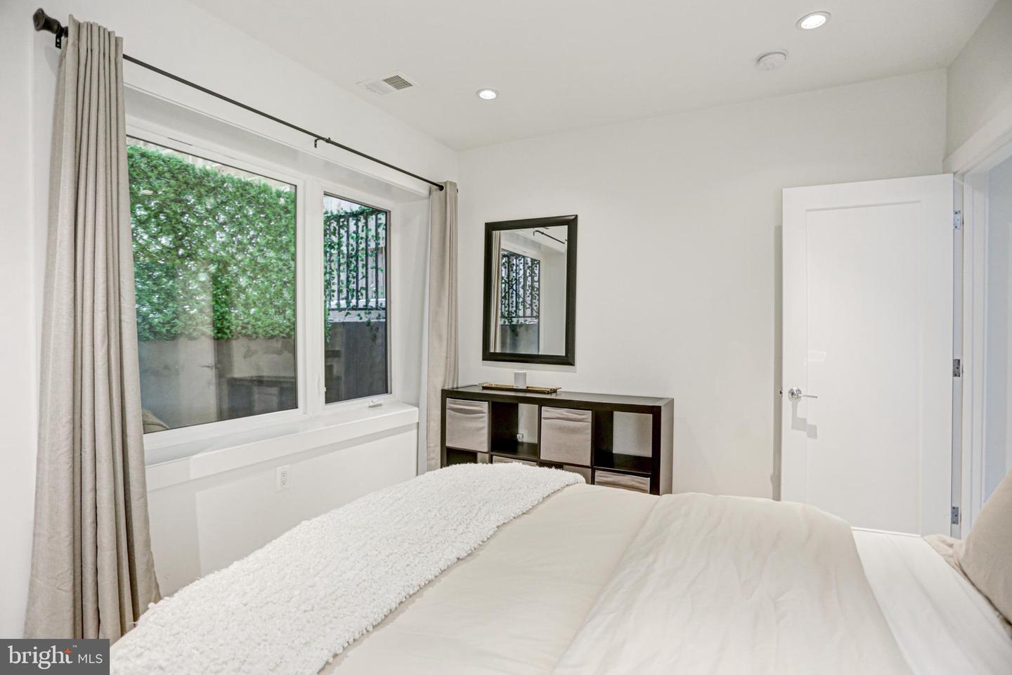 1728 Independence Ave SE