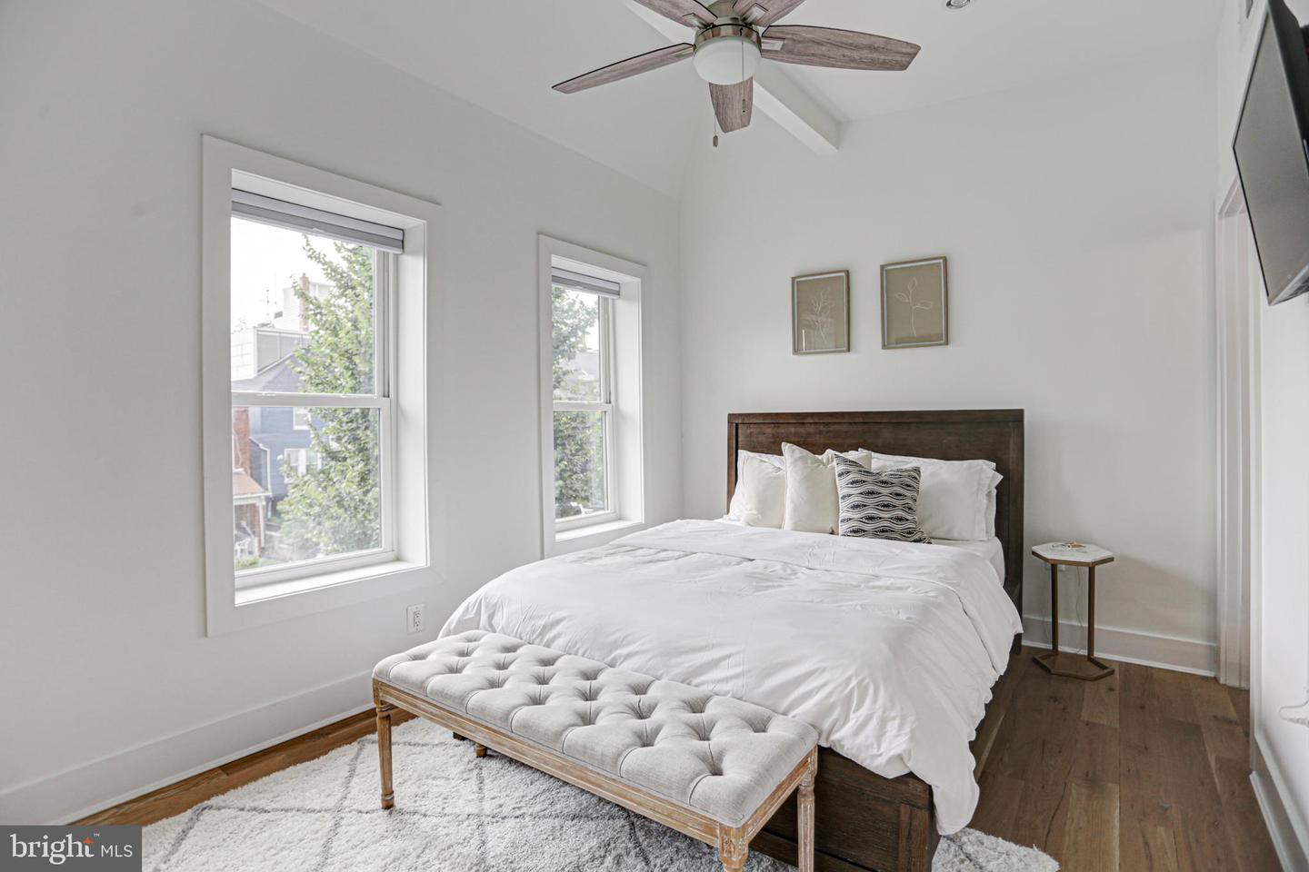 1728 Independence Ave SE