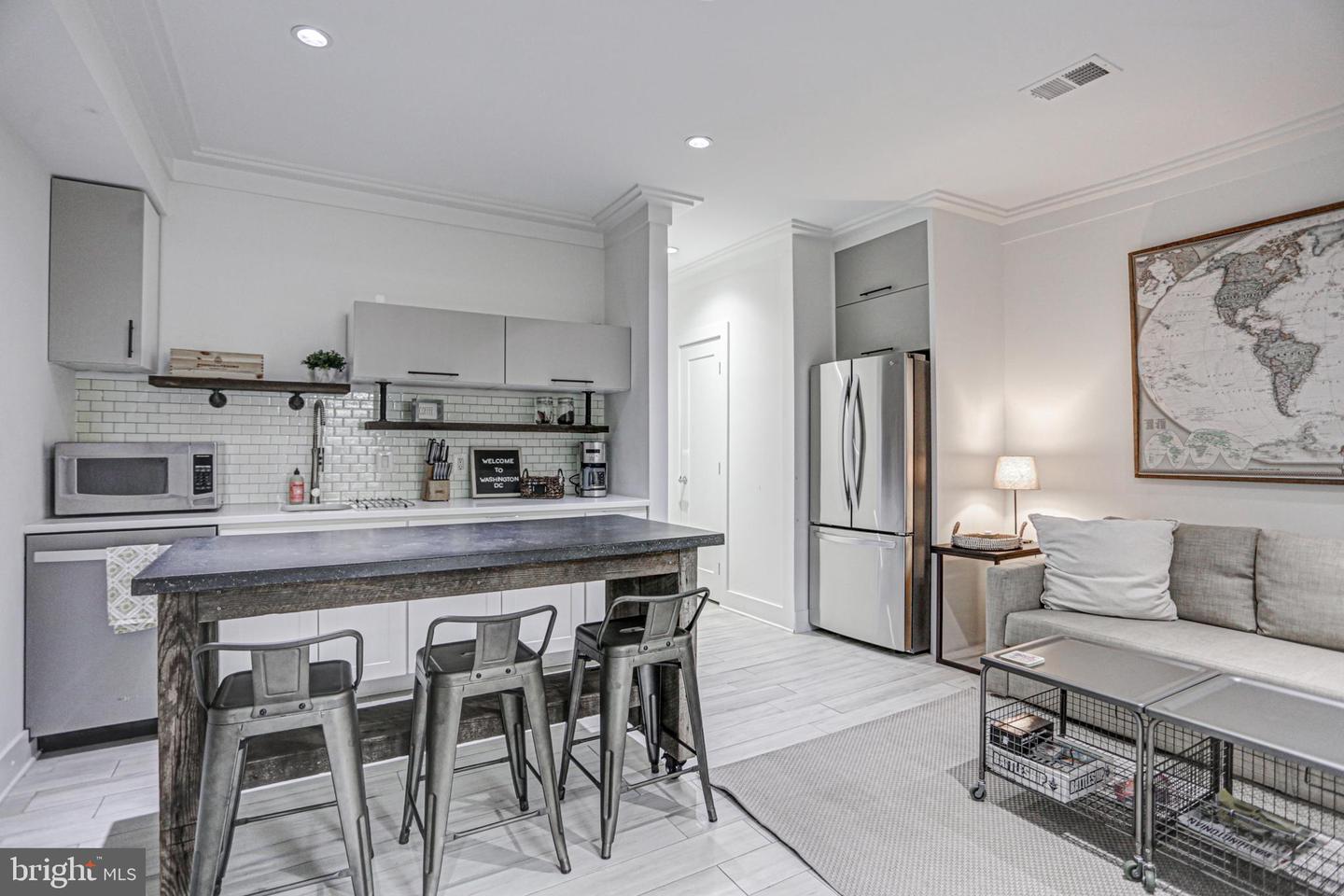 1728 Independence Ave SE