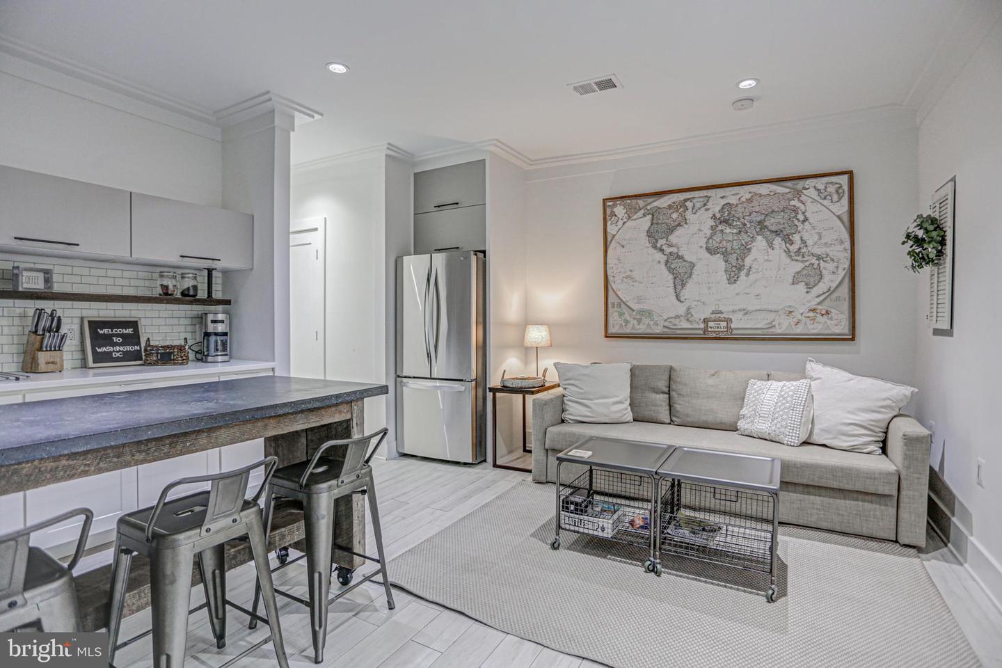 1728 Independence Ave SE