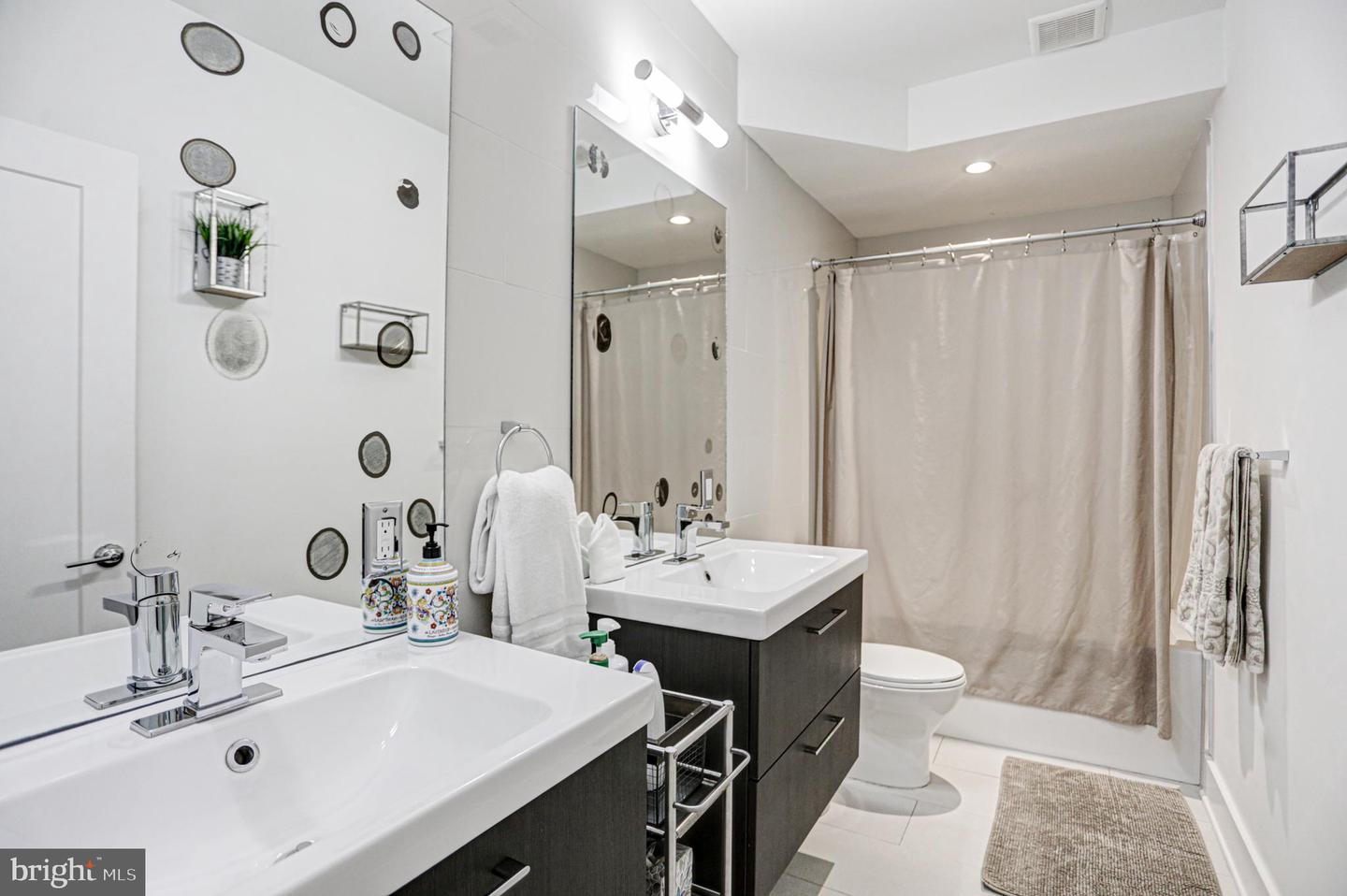 1728 Independence Ave SE