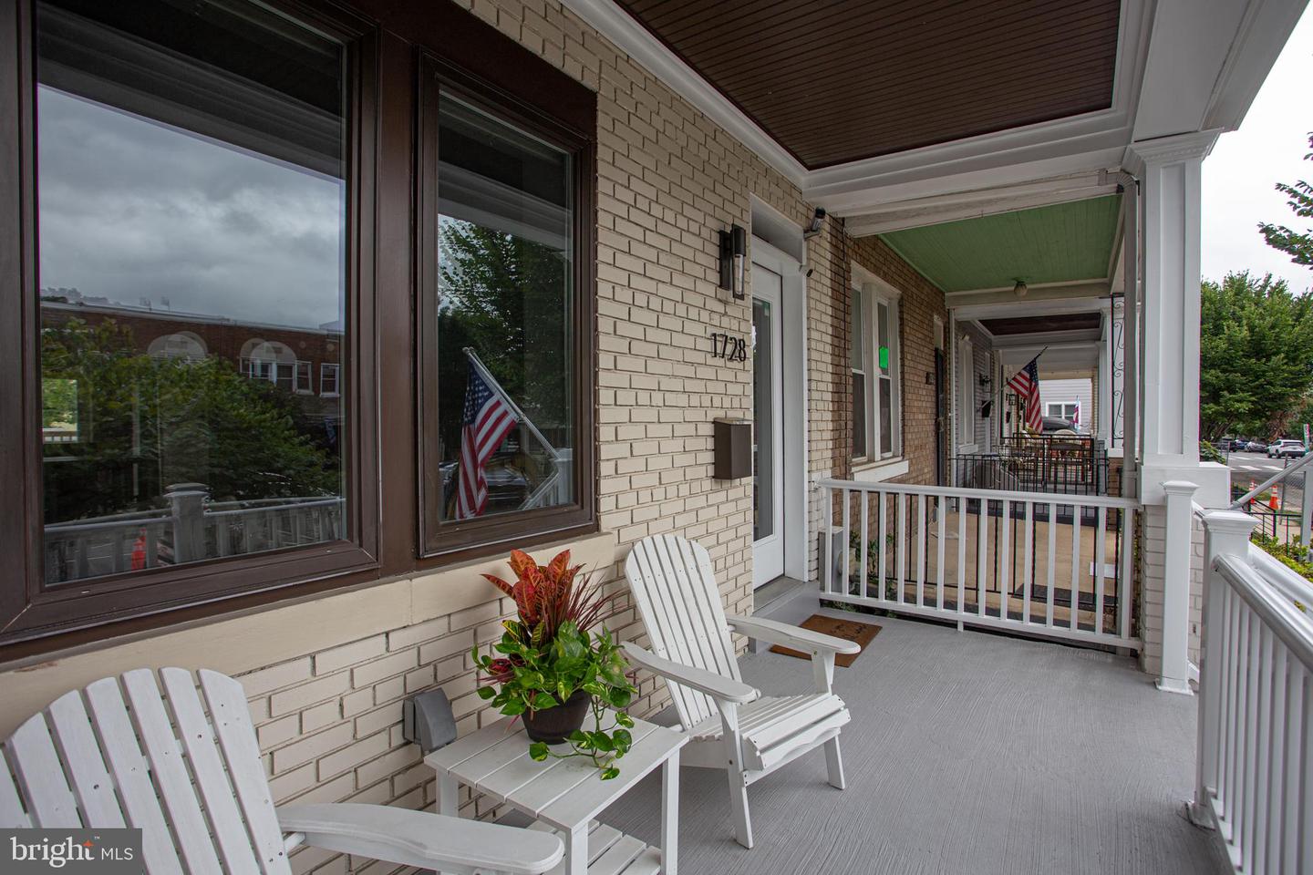 1728 Independence Ave SE