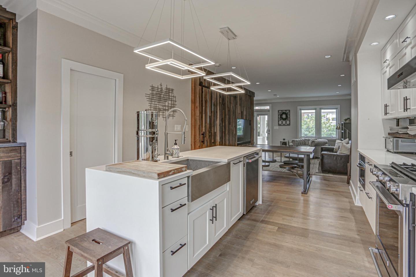 1728 Independence Ave SE