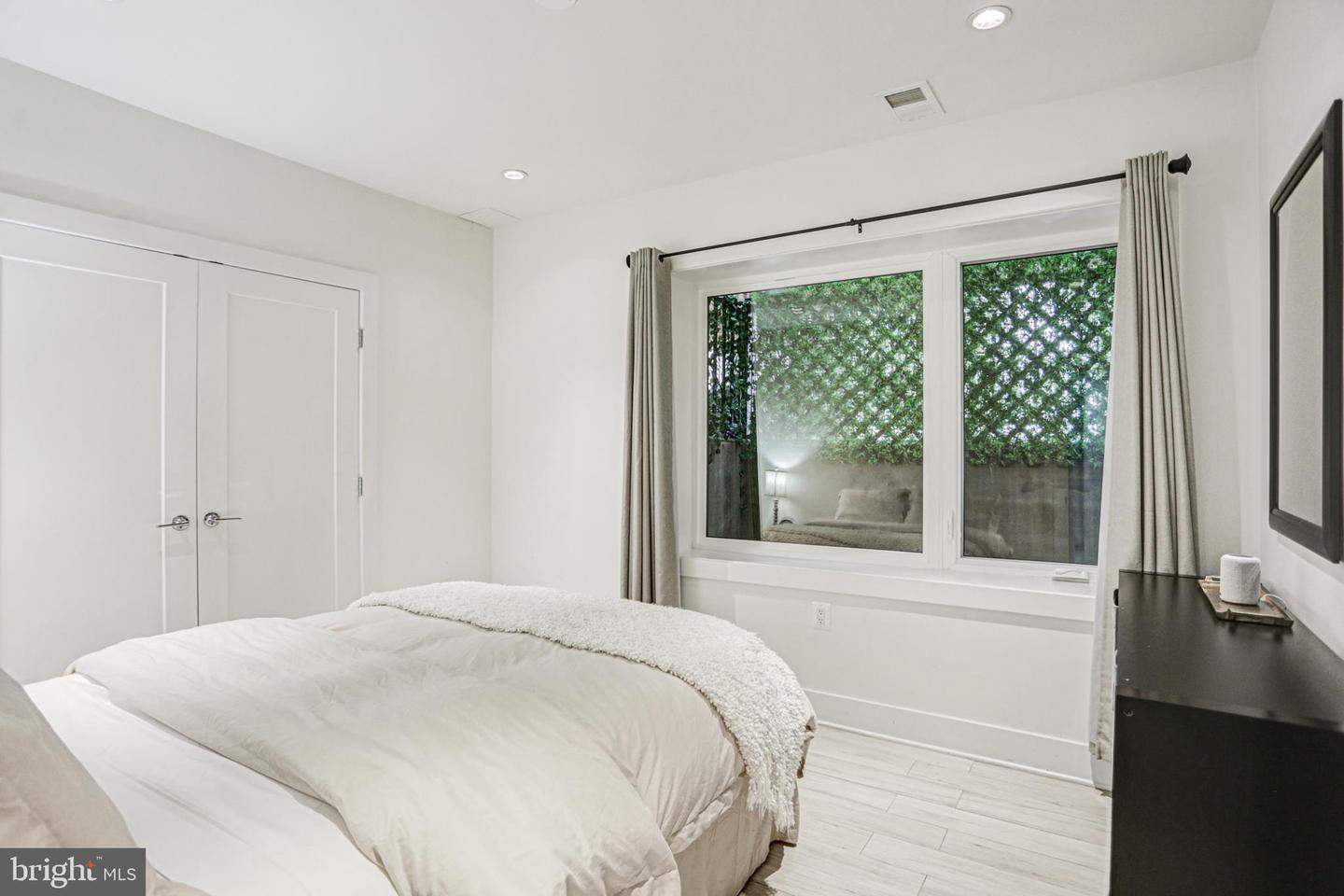 1728 Independence Ave SE