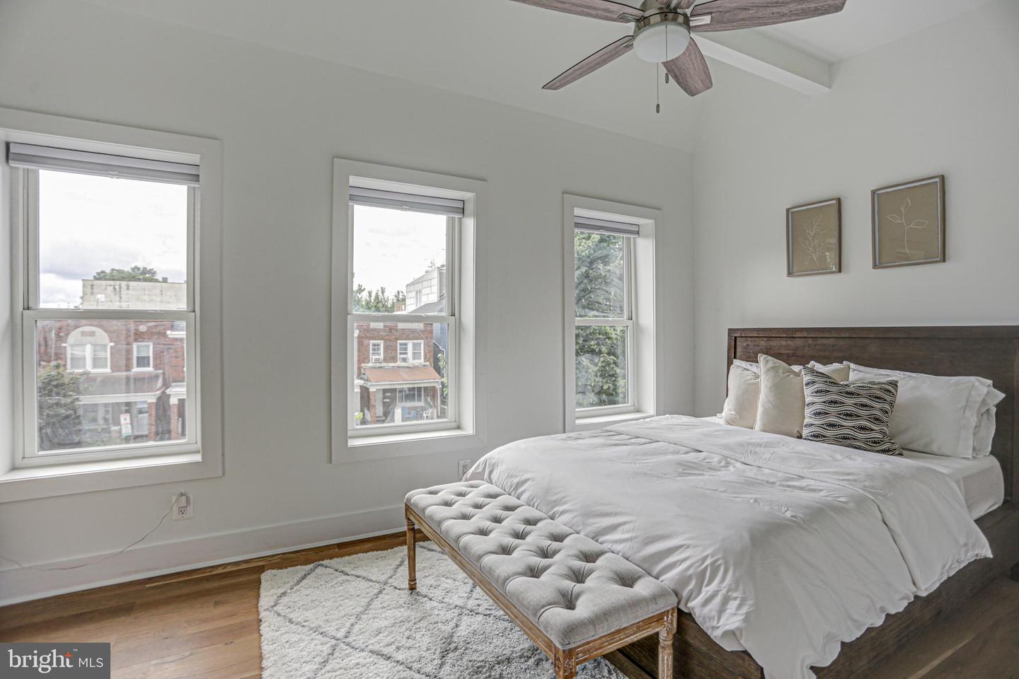 1728 Independence Ave SE