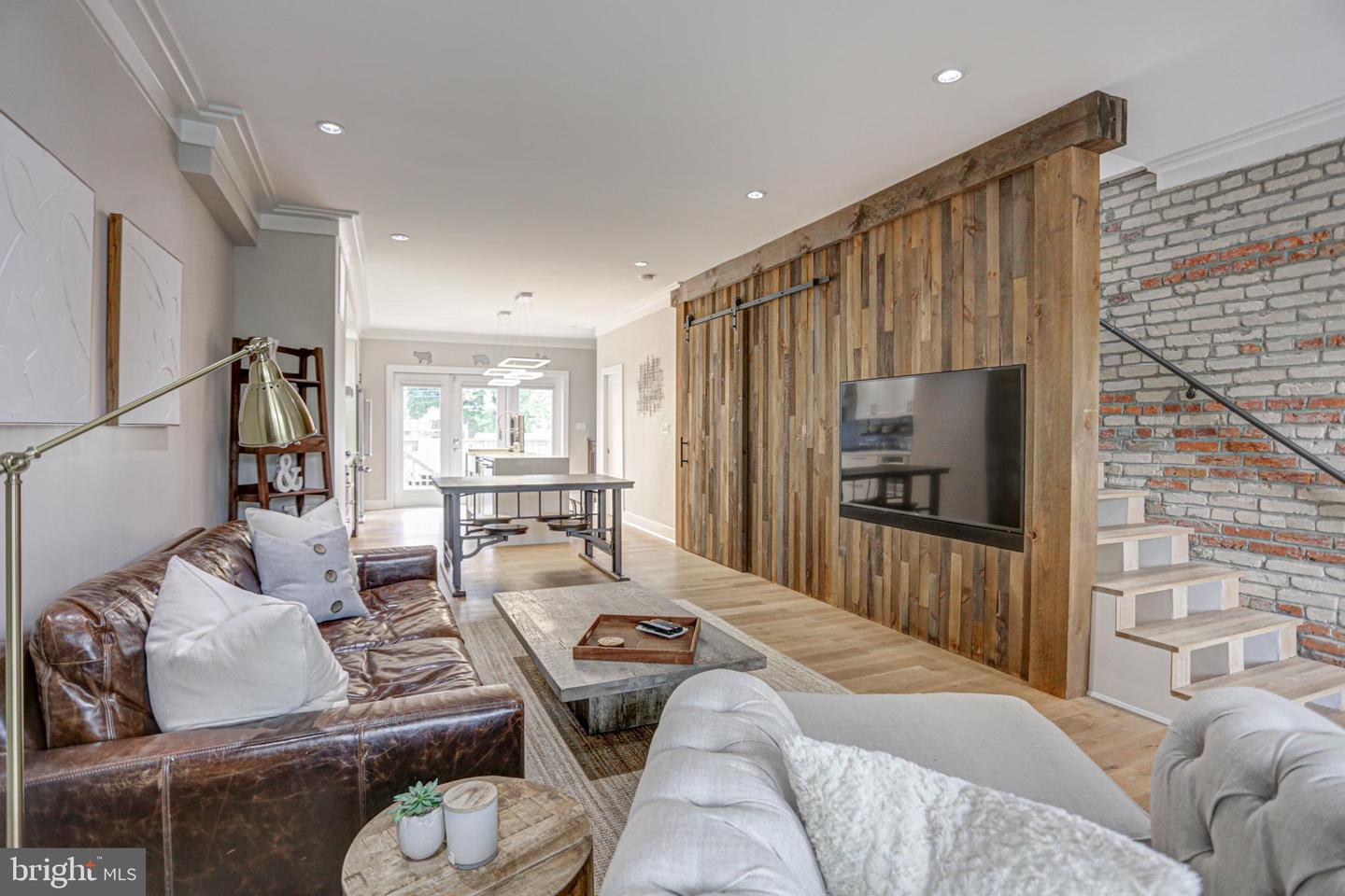 1728 Independence Ave SE