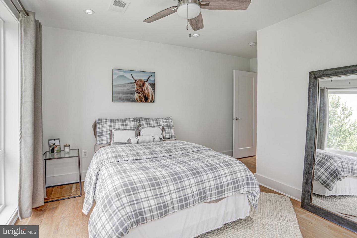 1728 Independence Ave SE