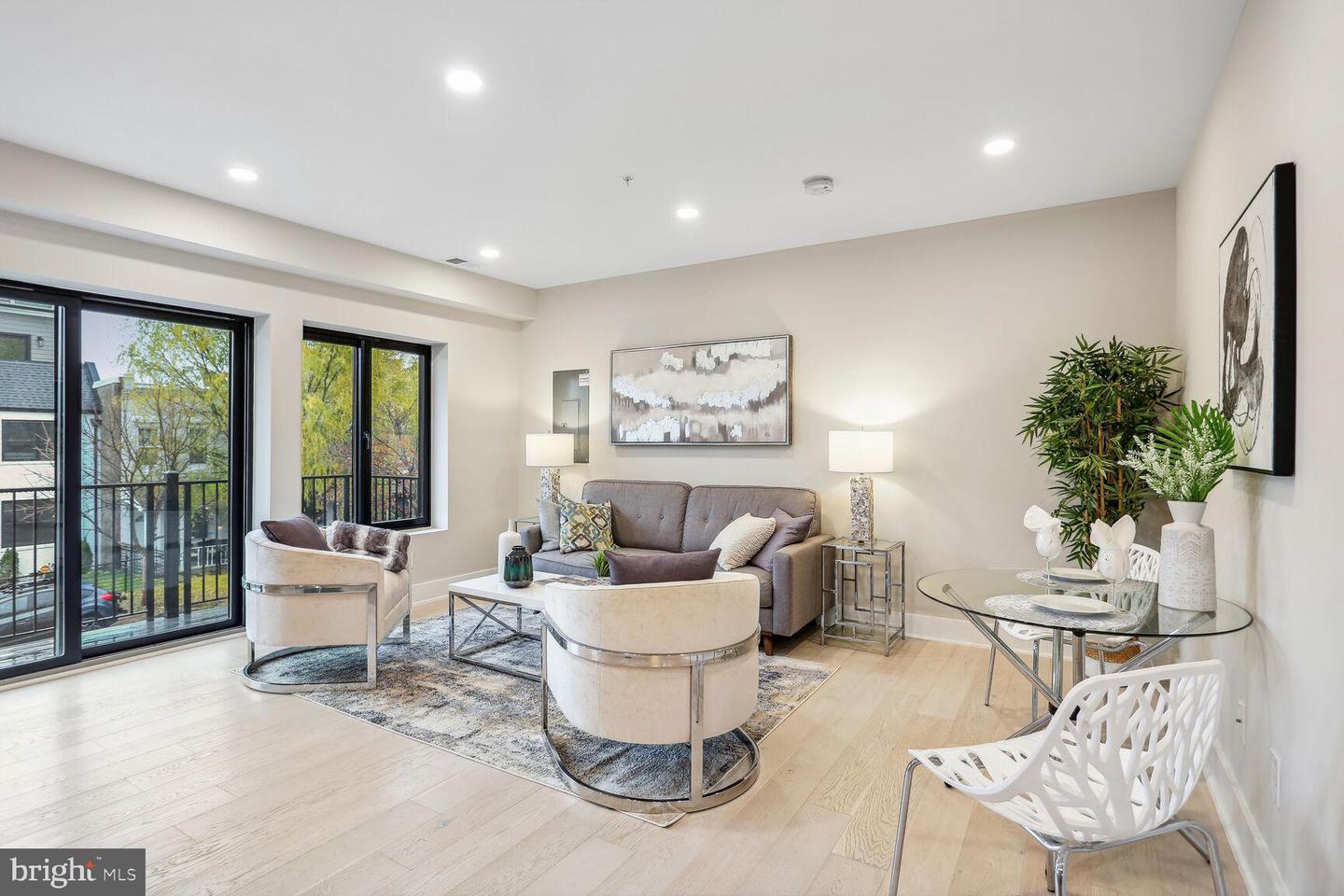 1121 Penn St NE #2