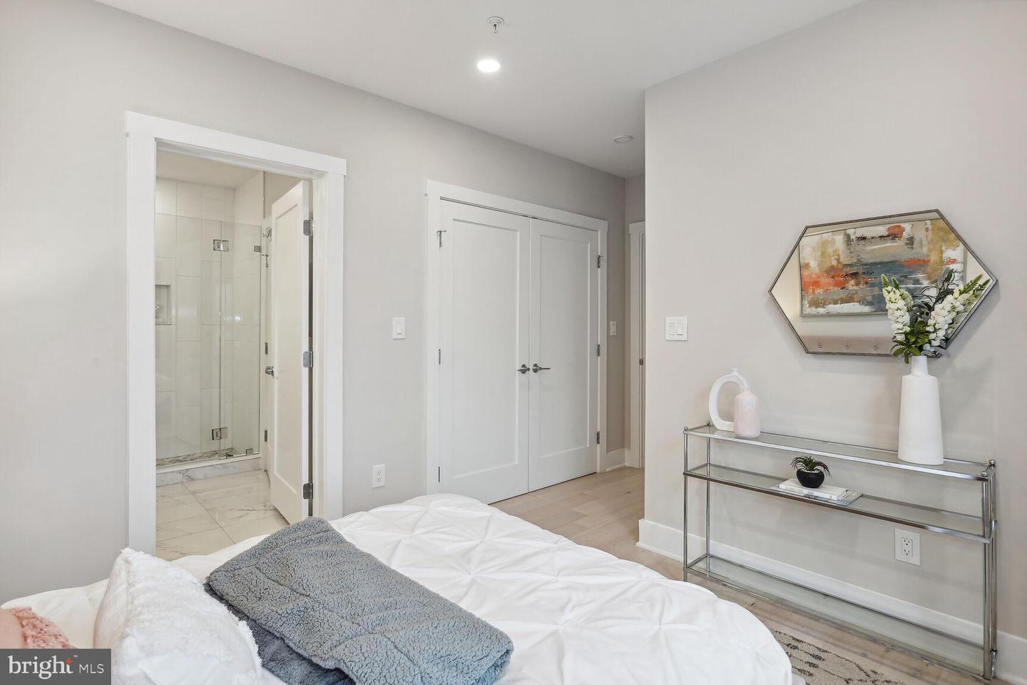 1121 Penn St NE #2