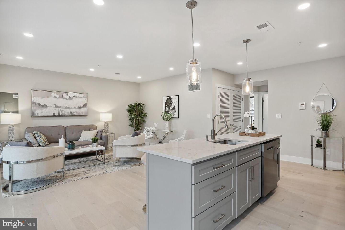 1121 Penn St NE #2
