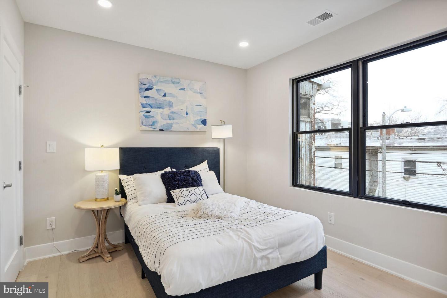 1121 Penn St NE #2