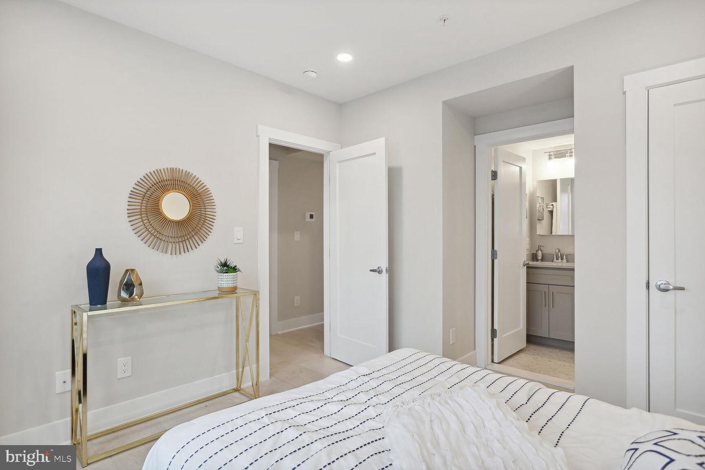 1121 Penn St NE #2