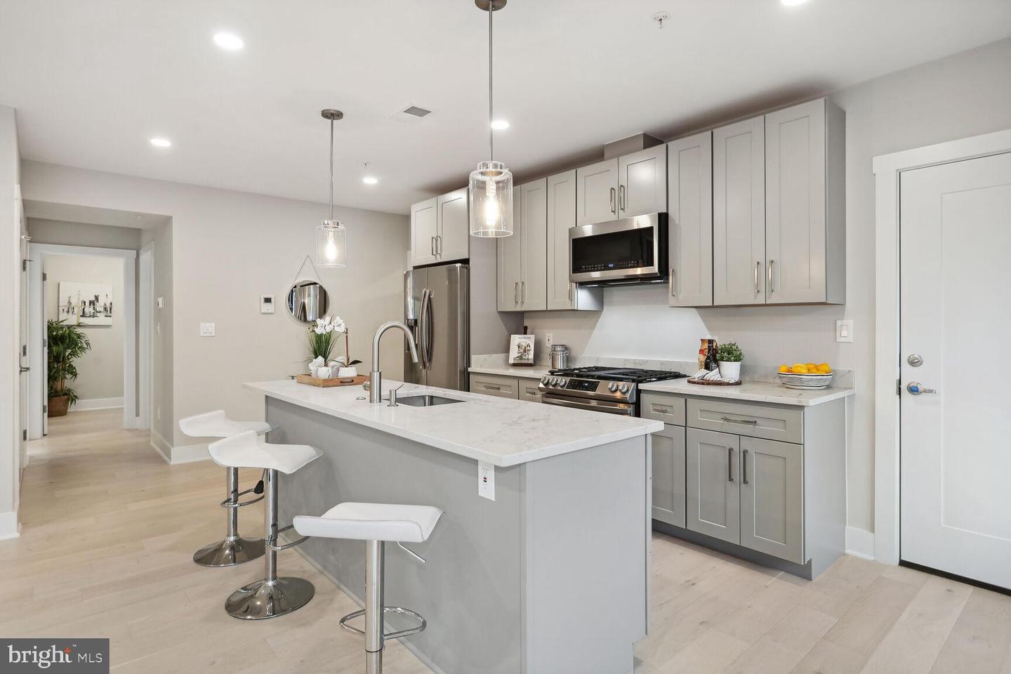1121 Penn St NE #2