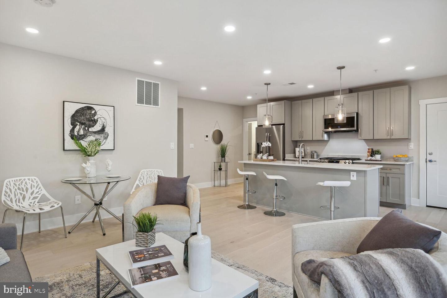 1121 Penn St NE #2