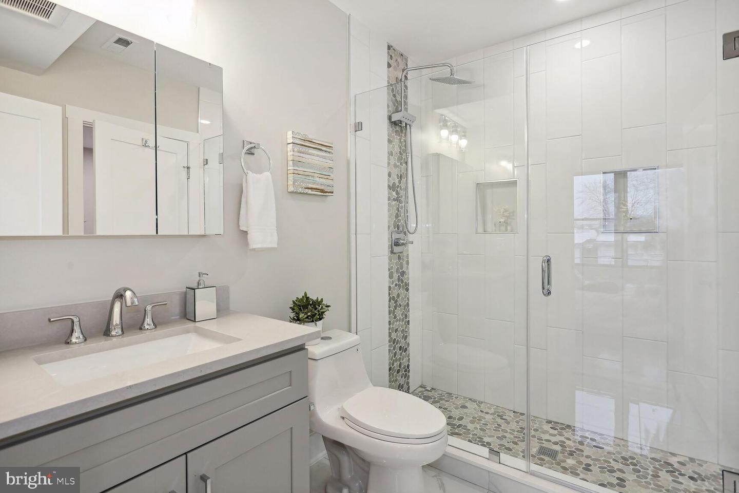 1121 Penn St NE #2