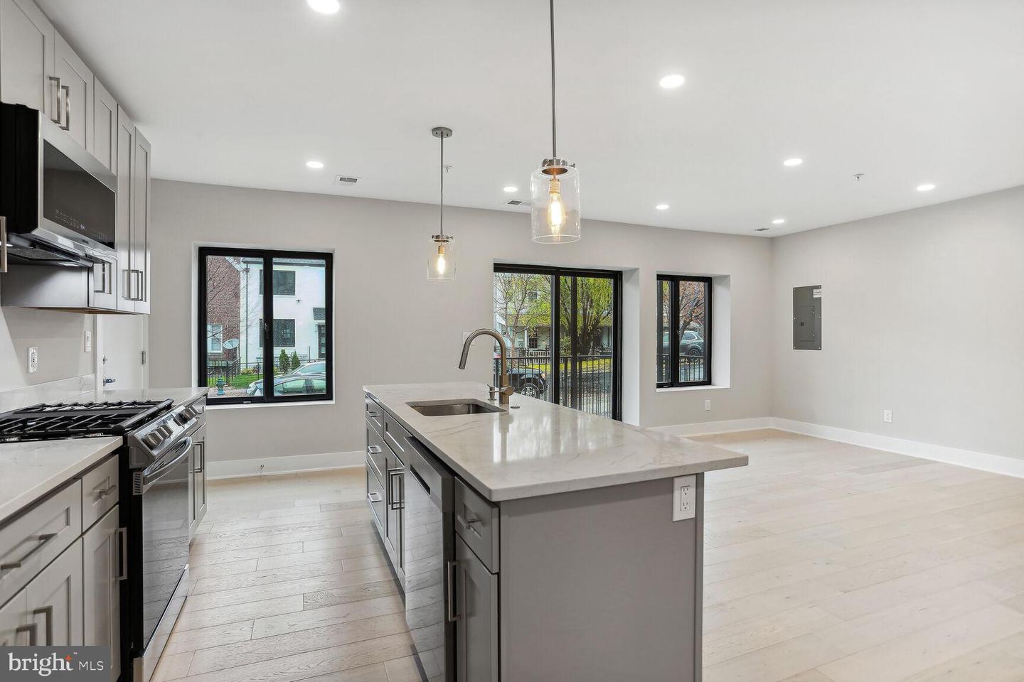 1121 Penn St NE #3