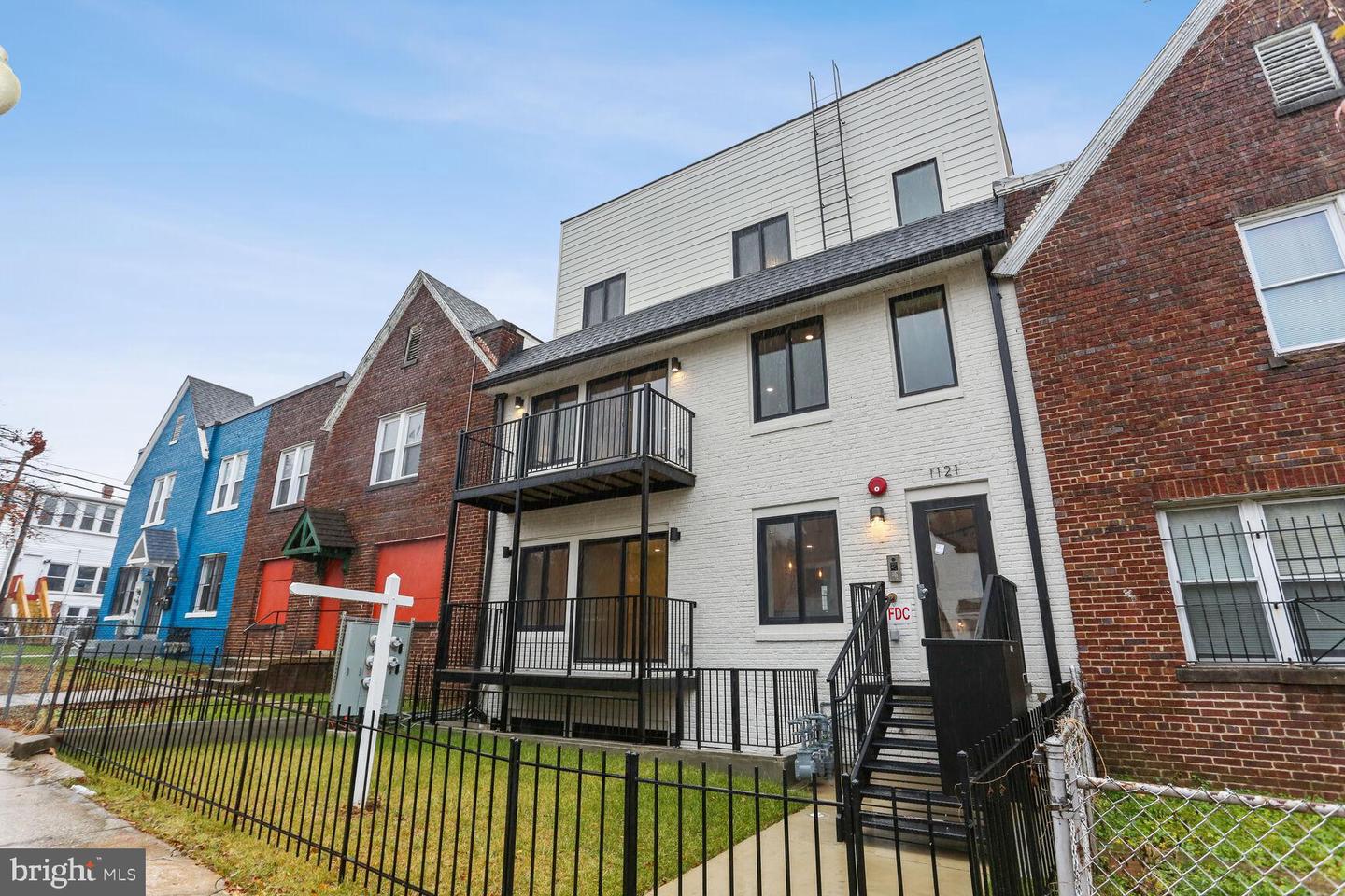 1121 Penn St NE #3