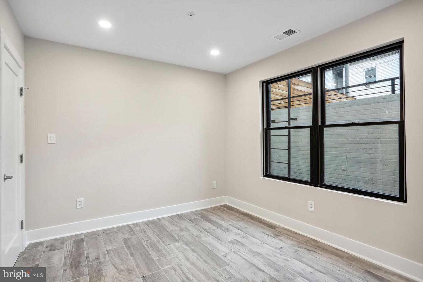 1121 Penn St NE #1
