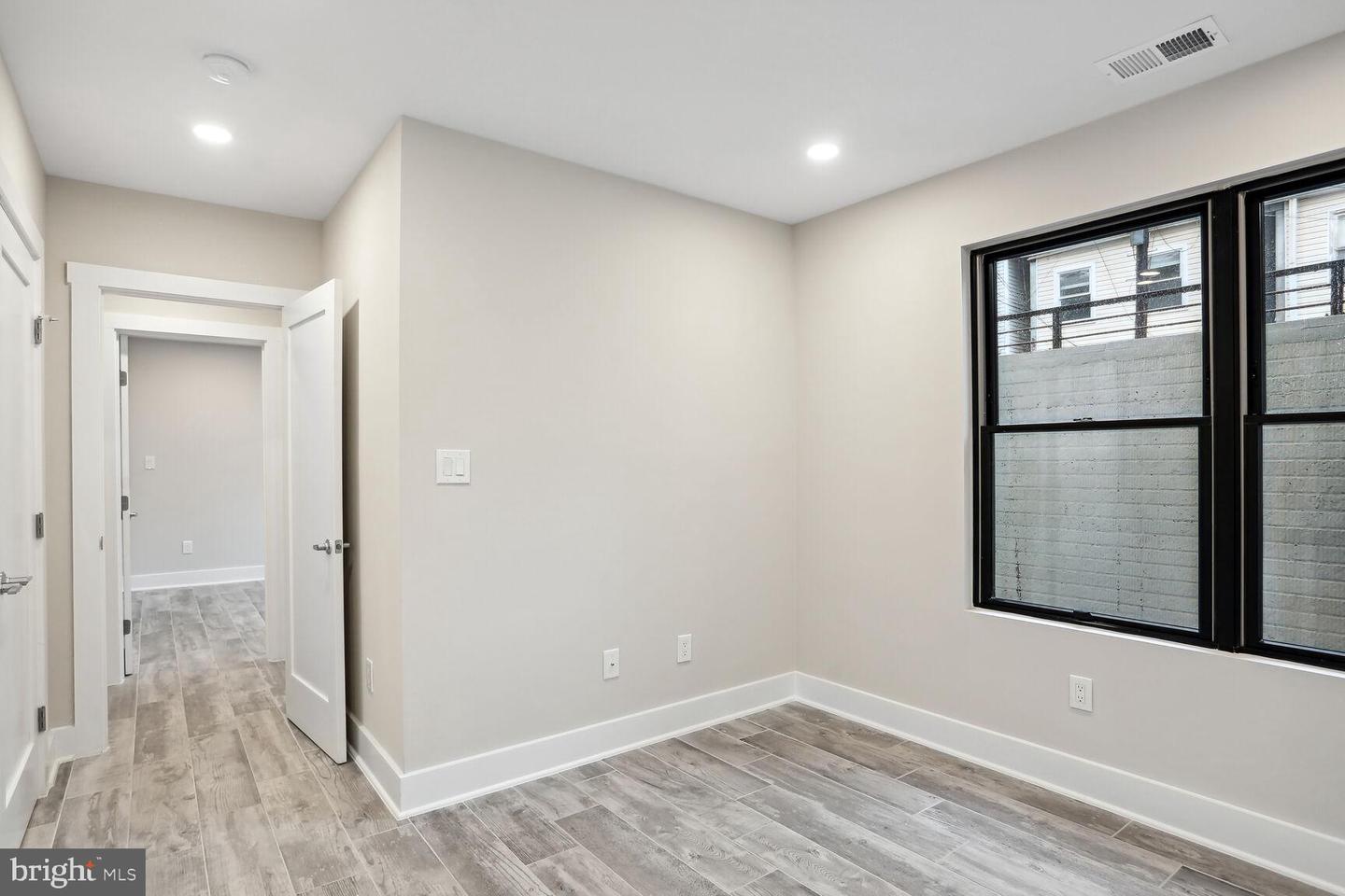 1121 Penn St NE #1