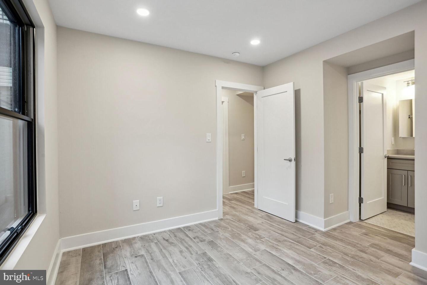 1121 Penn St NE #1