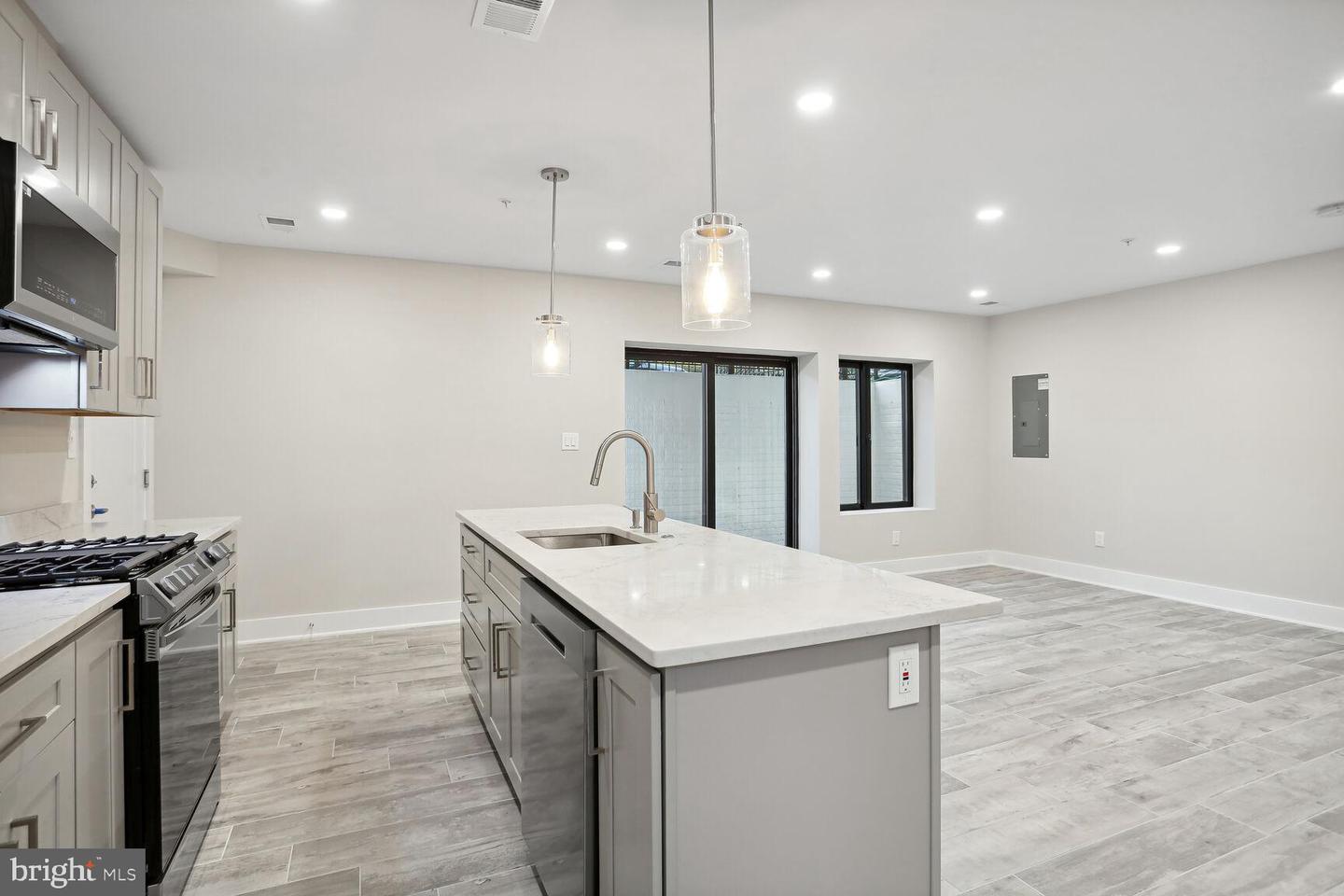 1121 Penn St NE #1