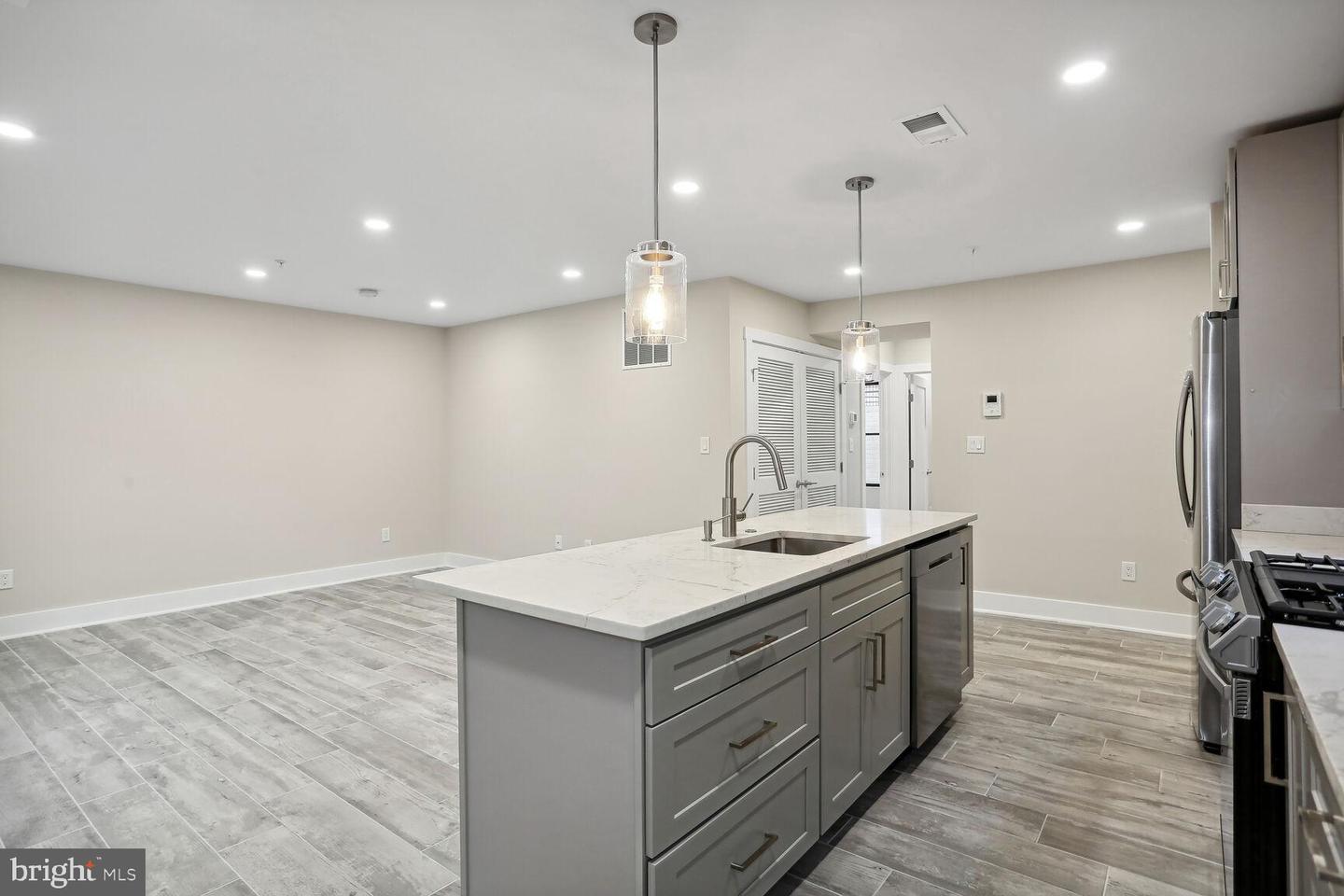 1121 Penn St NE #1