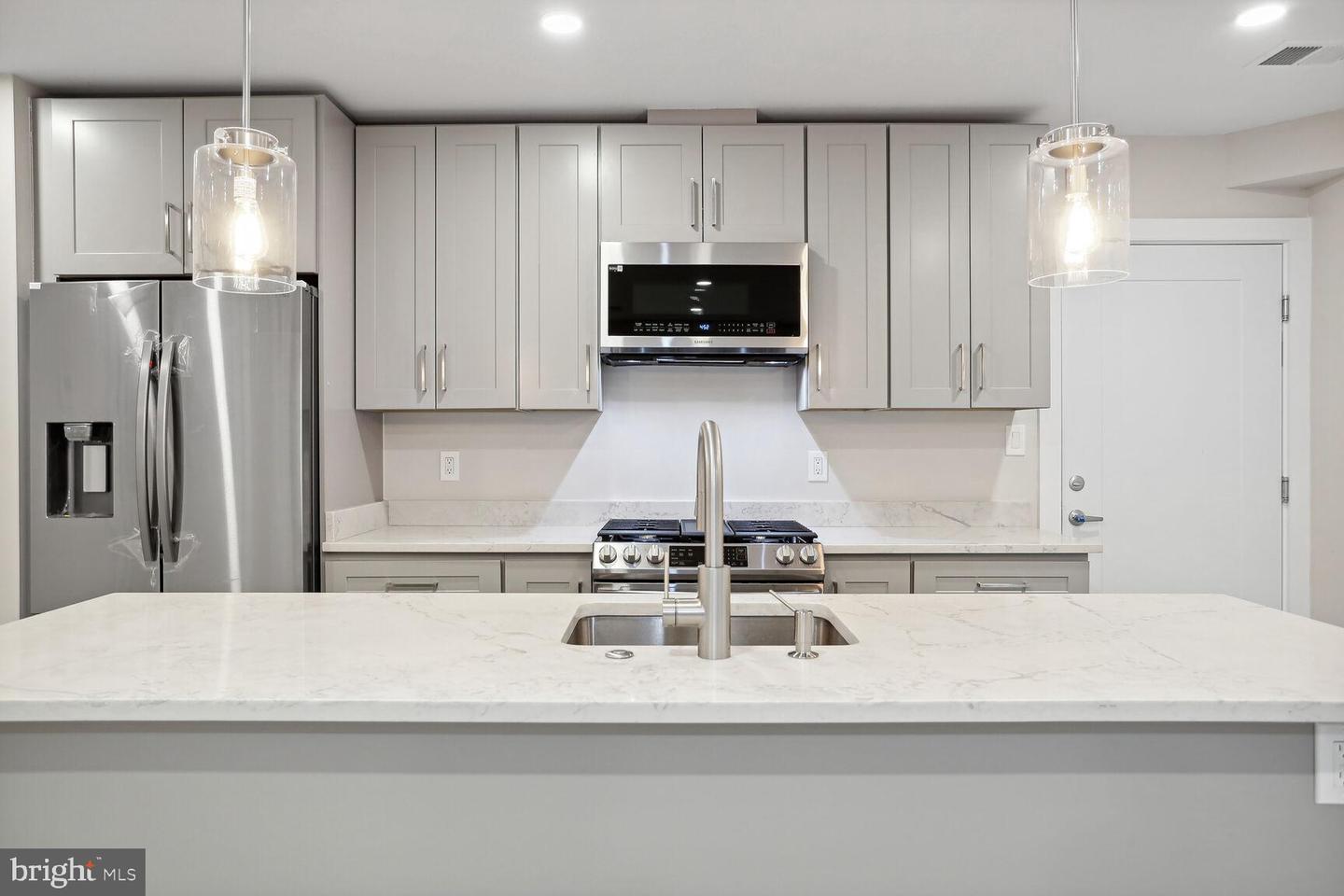 1121 Penn St NE #1