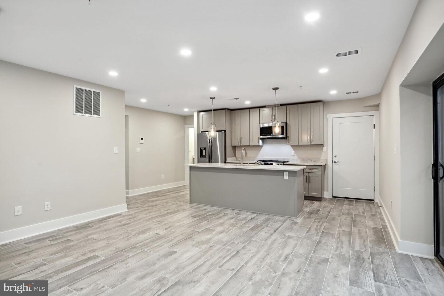 1121 Penn St NE #1