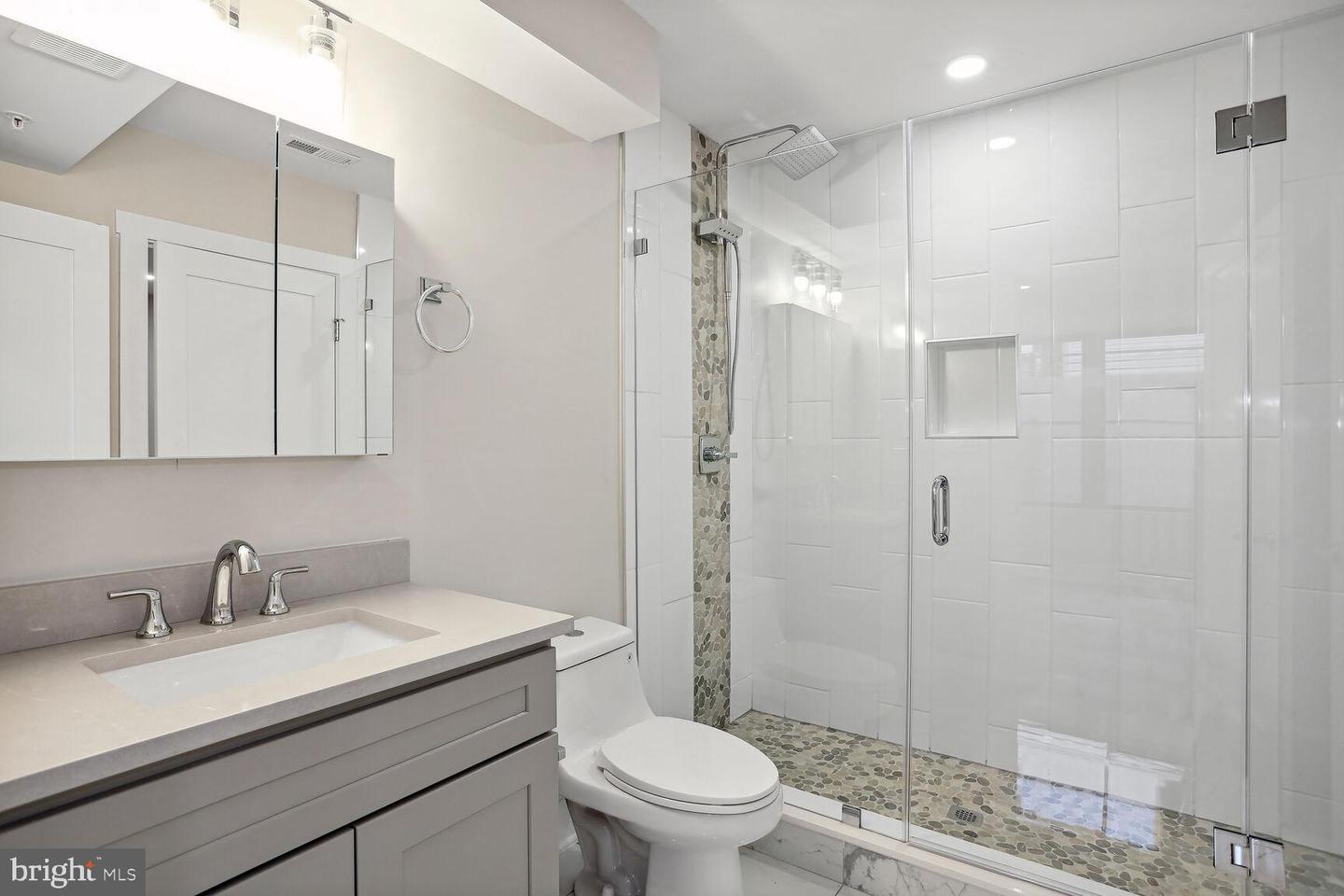 1121 Penn St NE #1