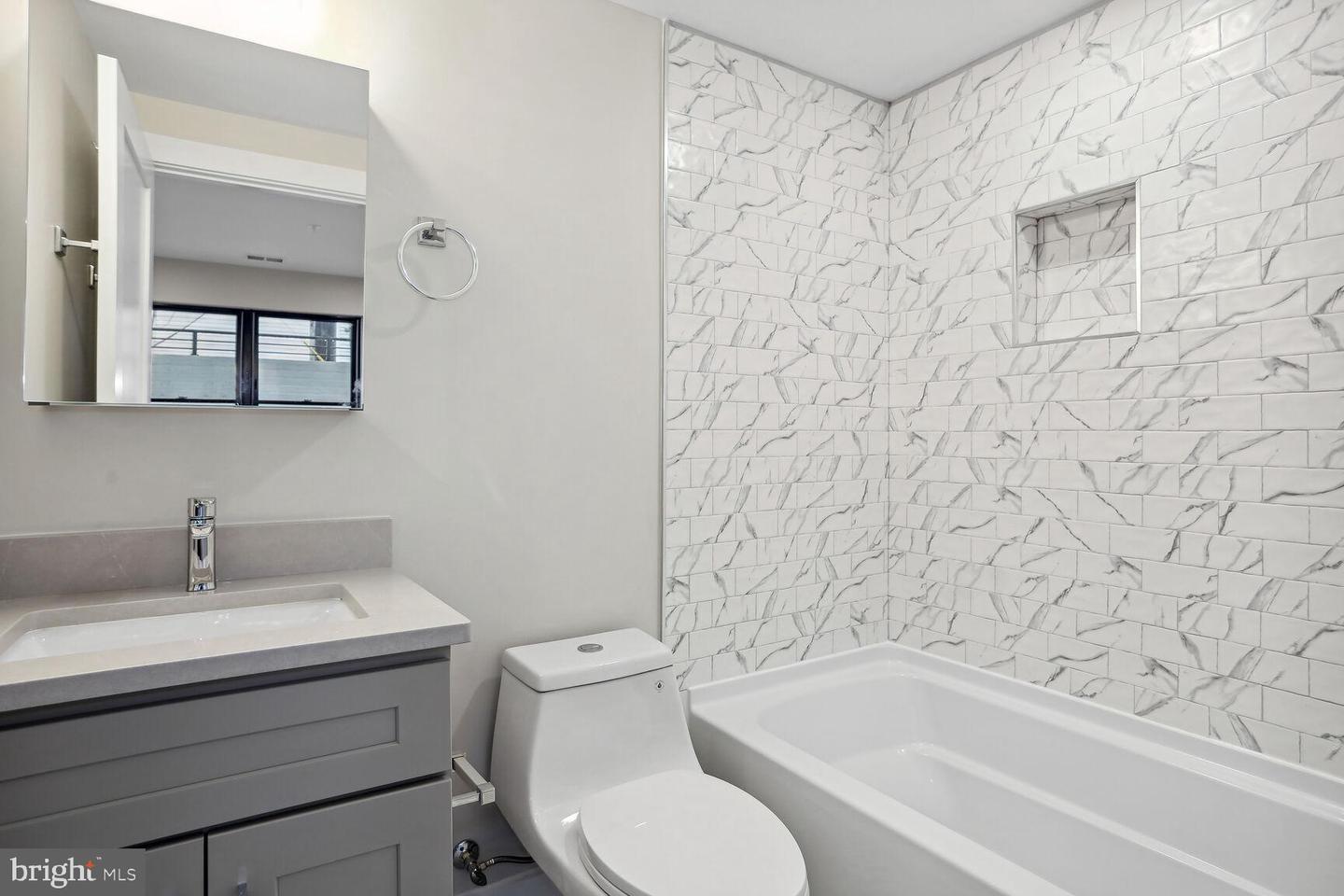 1121 Penn St NE #1