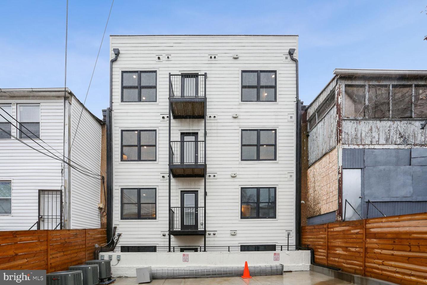 1121 Penn St NE #4