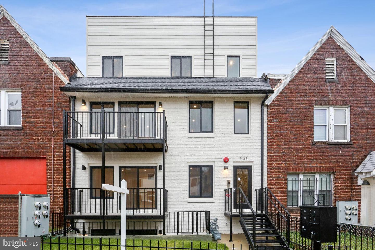 1121 Penn St NE #4