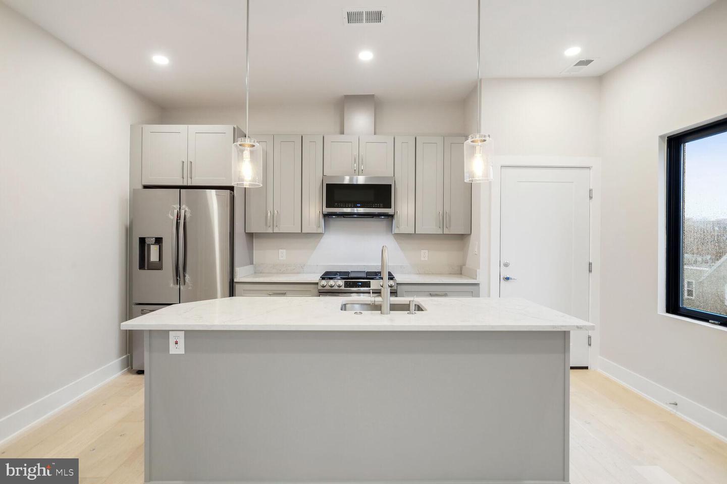1121 Penn St NE #4