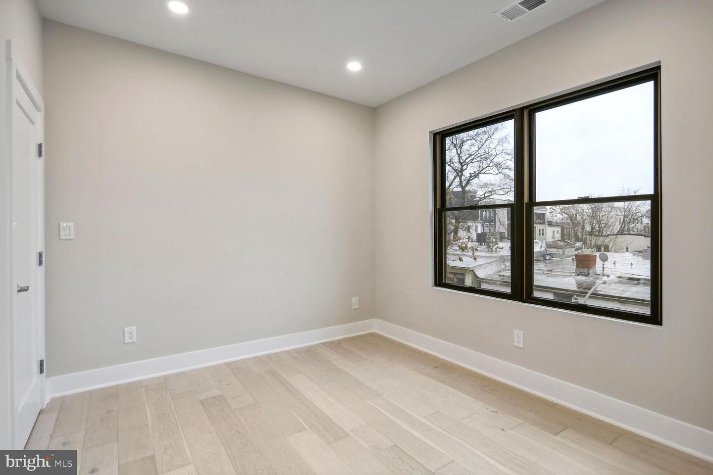 1121 Penn St NE #4