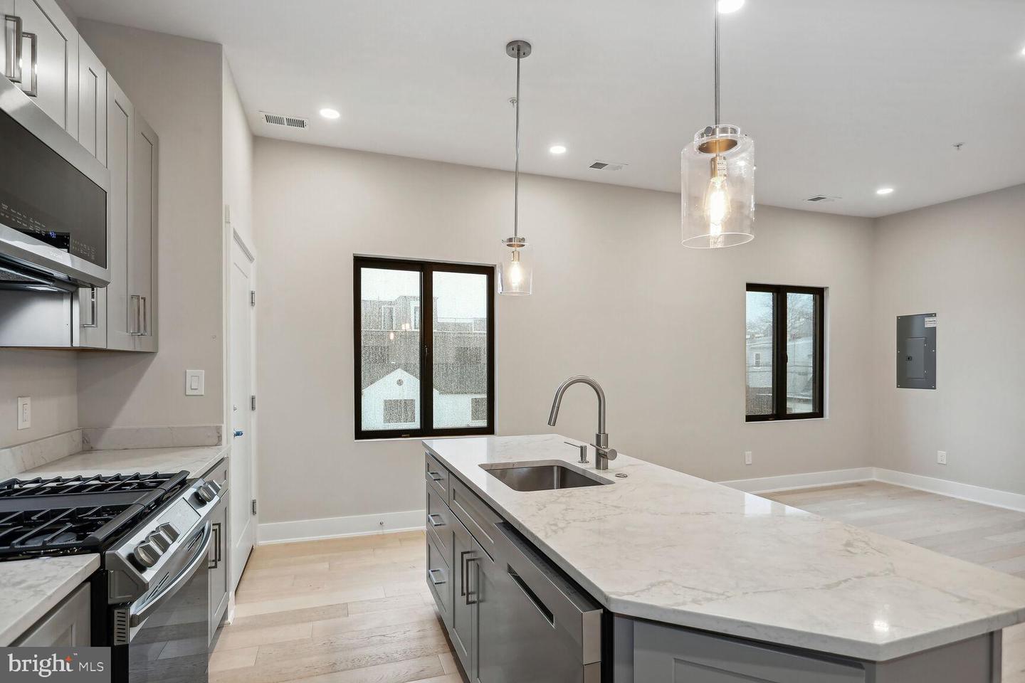 1121 Penn St NE #4