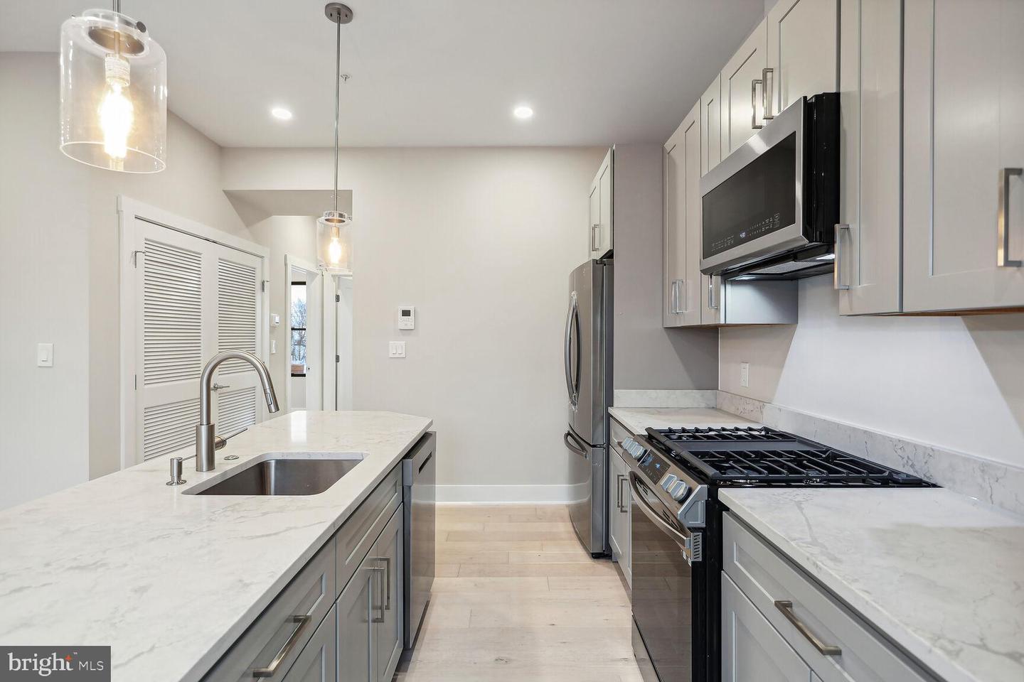 1121 Penn St NE #4