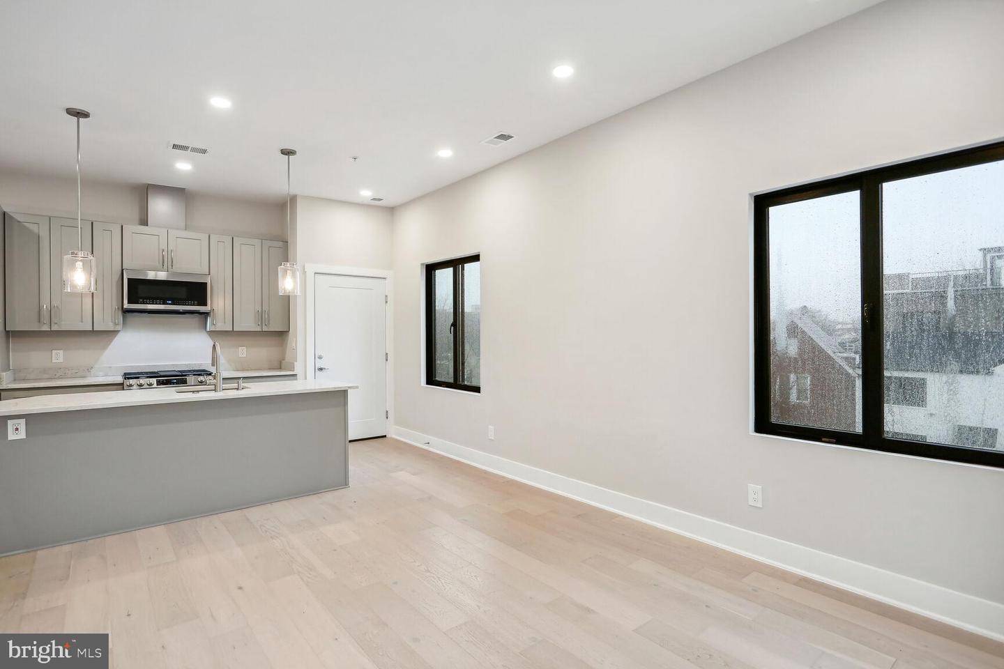 1121 Penn St NE #4