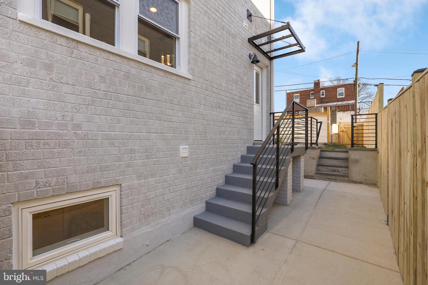 421 Kennedy St NE