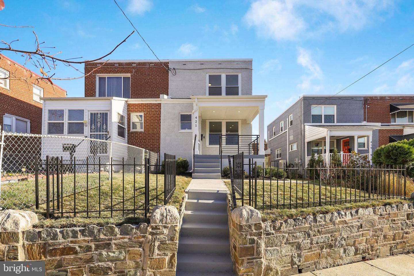 421 Kennedy St NE