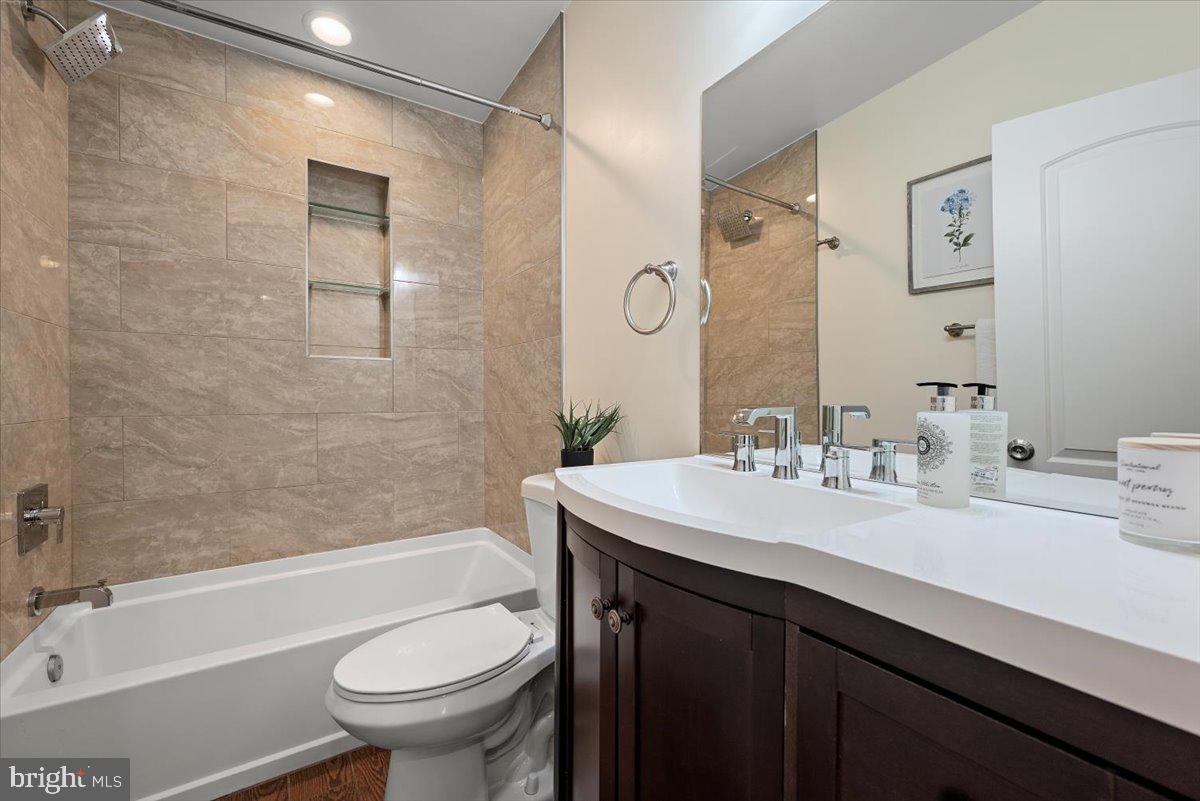 5003 7th Pl NW