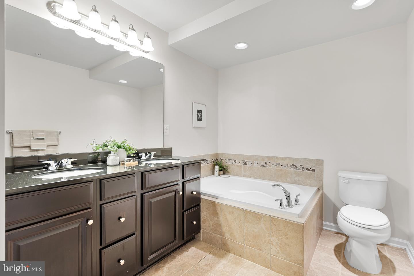 3709 Commodore Joshua Barney Dr NE