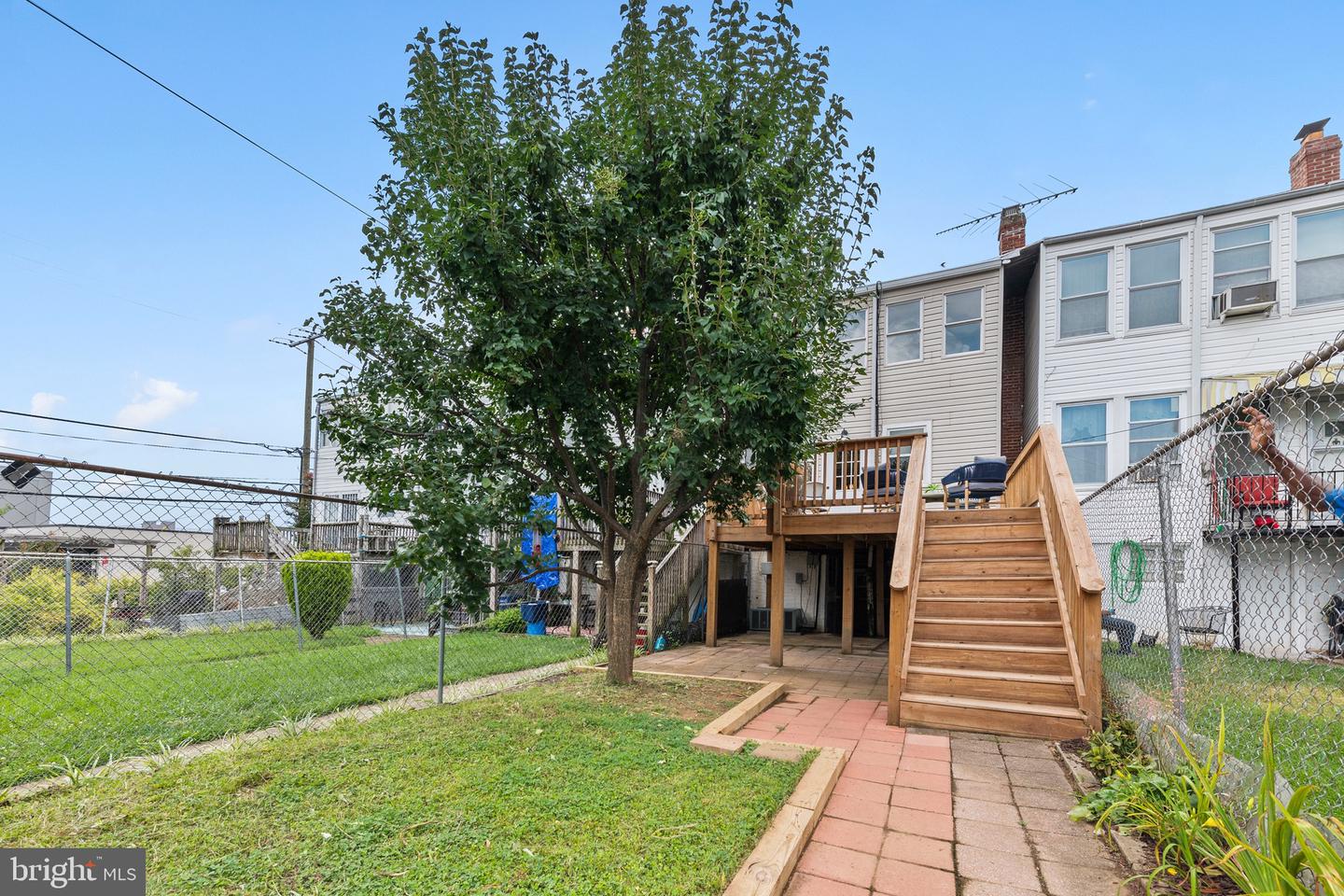 648 Franklin St NE