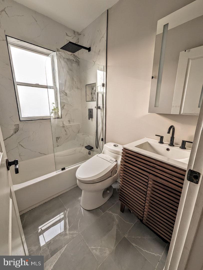 1220 Holbrook Ter NE #205