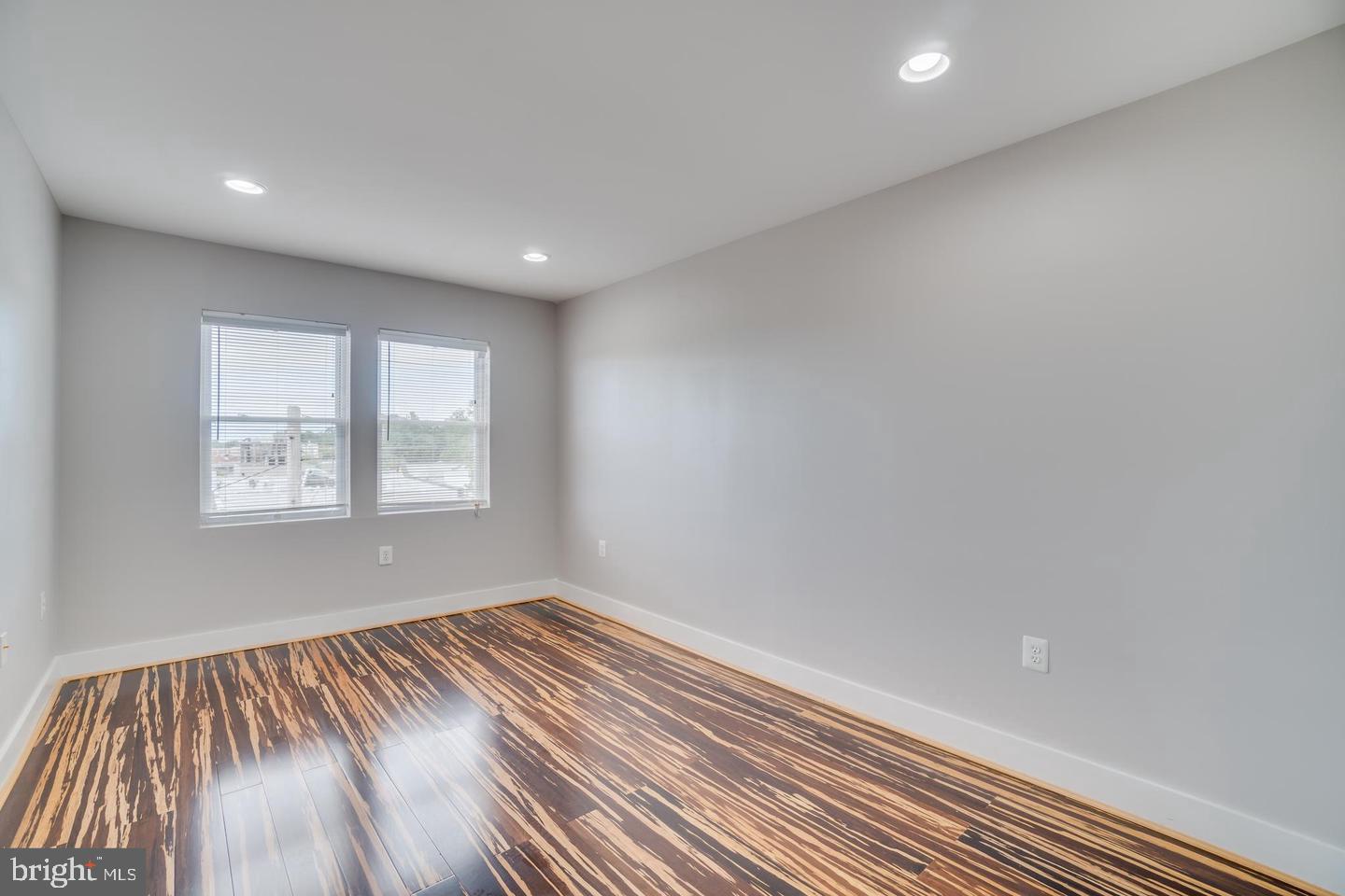 1220 Holbrook Ter NE #205