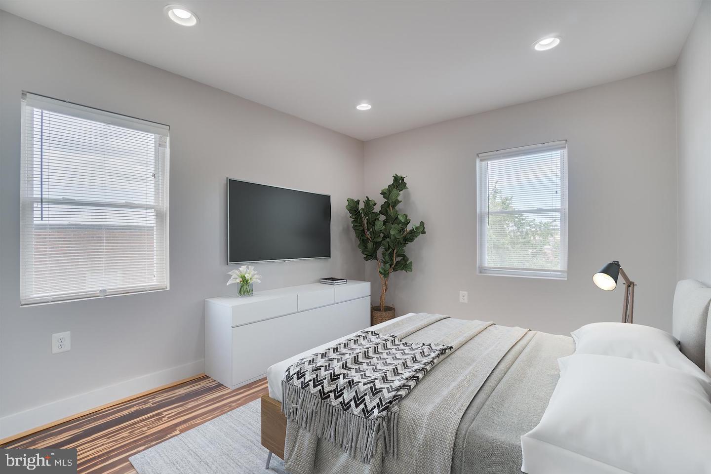 1220 Holbrook Ter NE #205